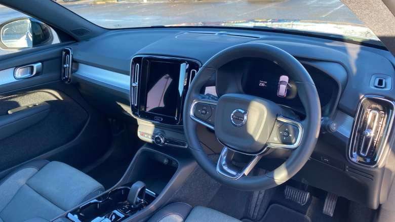 Volvo XC40 2.0 B3P Plus Dark 5dr Auto Petrol Estate